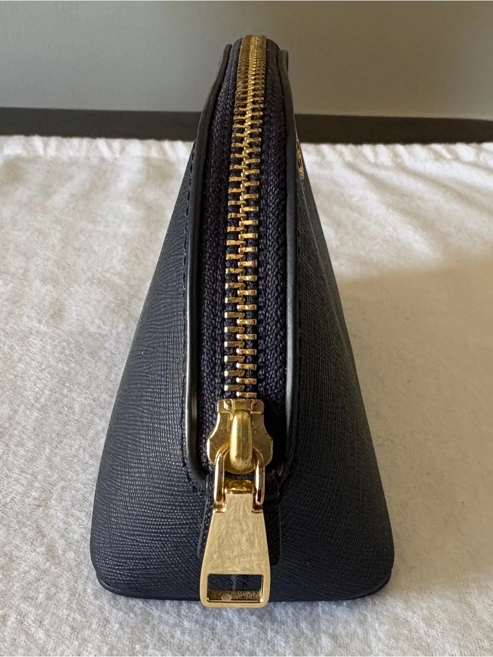Tory Burch Navy Saffiano Zip Cosmetic Makeup Case Pouch w Gold Logo